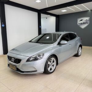 V40 T-4 MOMENTUM 2.0 Aut.